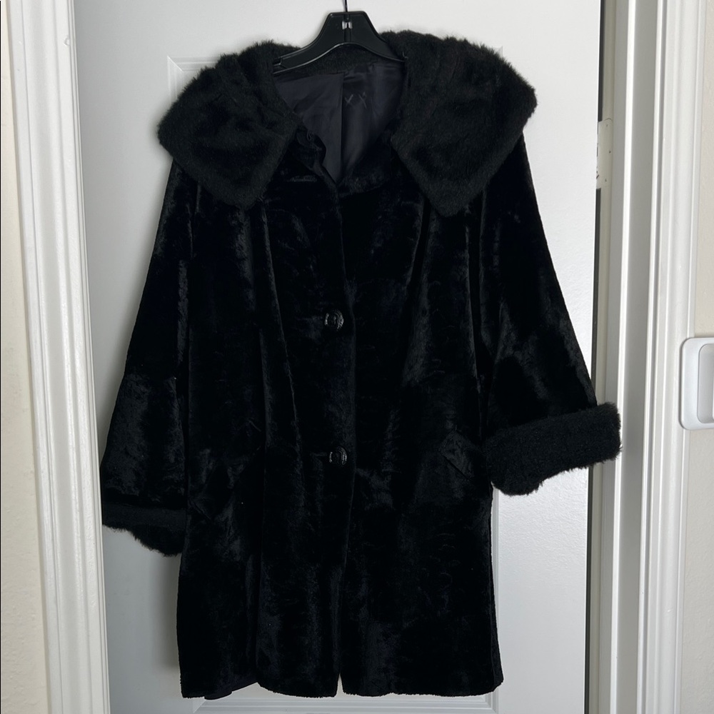 VINTAGE 💕 Black Faux Fur Coat with Plush Collar